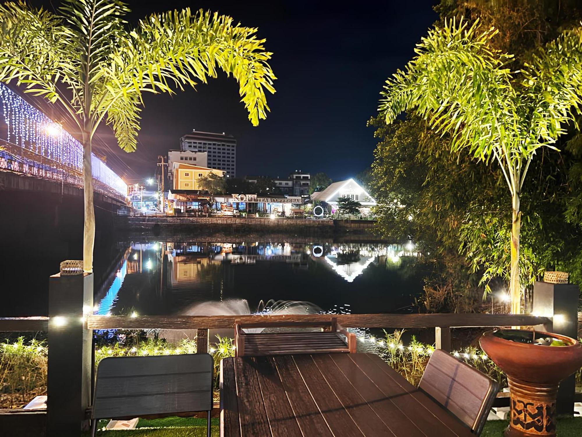 Chanmel Riverside Chanthaburi Buitenkant foto